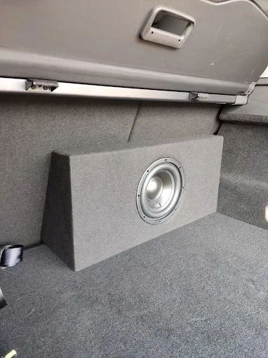 Equipamento de som automotivo instalado no veículo